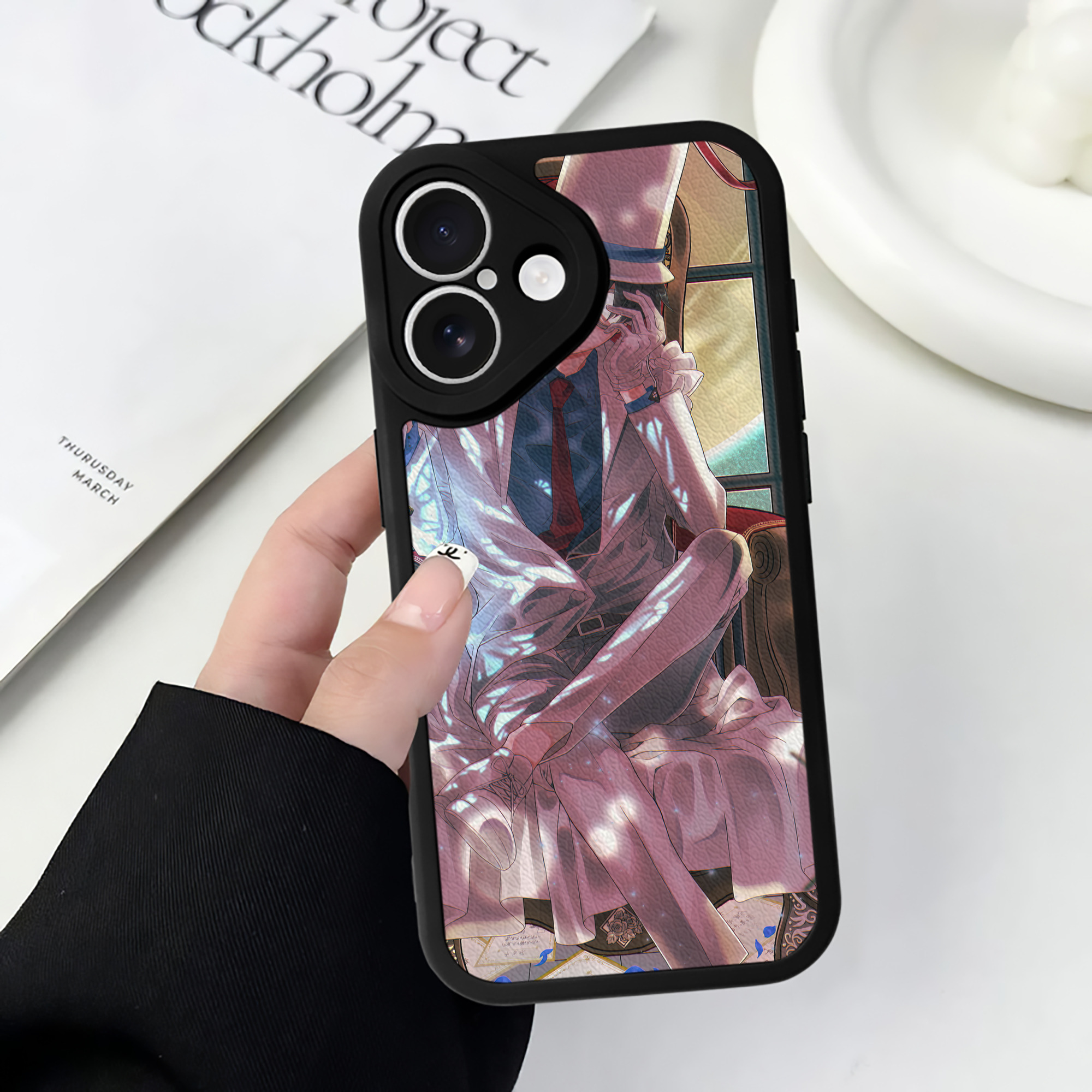 （画像用） 名探偵コナン Detective Conan 【iPhone 16シリーズ対応】シリコンスマホケース（レザー調） 材質：シリコン